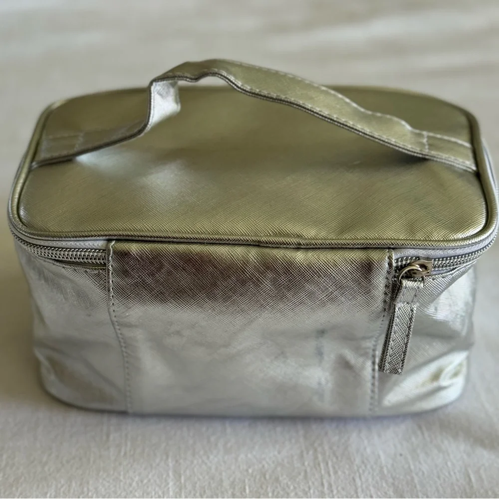 MONAT cosmetic bags